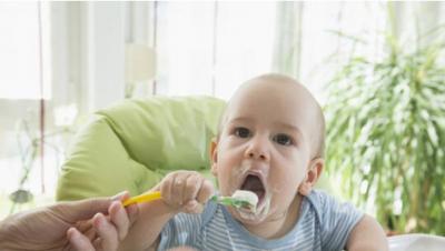 صنعاء نيوز - 
وجد باحثون أن ما يقارب 40% من منتجات أغذية الأطفال المباعة في المتاجر، والتي تم تحليلها في دراسة أمريكية جديدة، تحتوي على مبيدات حشرية سامة تضر بنمو الطفل